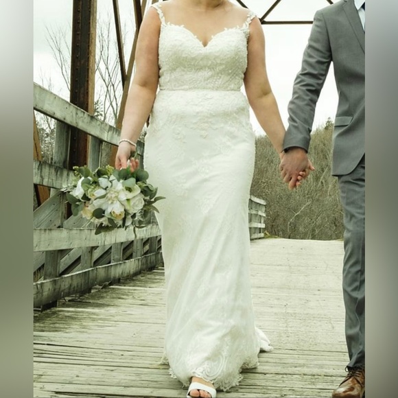 Ella Rosa Wedding Gown UNALTERED - Picture 3 of 10